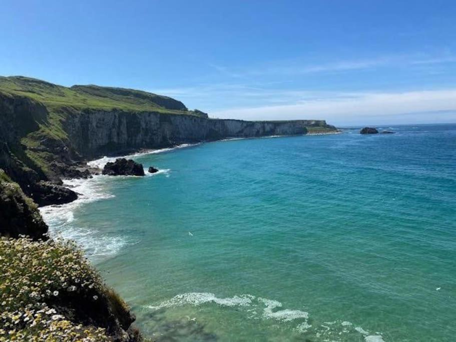 Mcconaghys Glenside Farmhouse Whitepark Bay Ballintoy Exterior photo