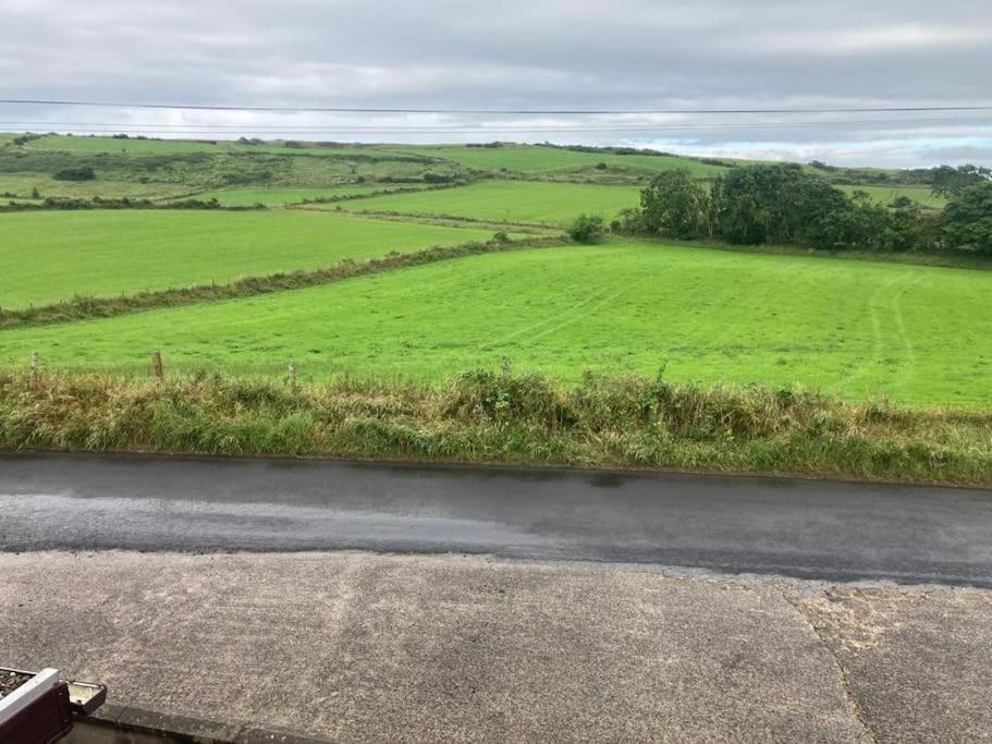 Mcconaghys Glenside Farmhouse Whitepark Bay Ballintoy Exterior photo